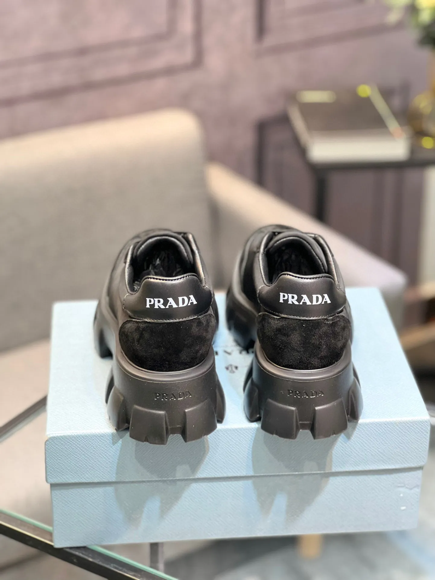 Men's shoes 💰540 Prada Latest 2025ss spring and summer catwalk series Thick-soled platform platform Casual sports shoes Couple style ☑️ Bold contrasting bright colors and fashionable combination Casual sports style design with exquisite details Classic personalized gear thick sole Increased comfort and unique modern trend style 🚩 Fabric: Cowhide ➕ Cloth Lining: Sheepskin Outsole: Original molded ultra-light foam material Sole thickness: 4.5CM Size: 35-45 (Female 40, Male 45, customized, non-returnable)